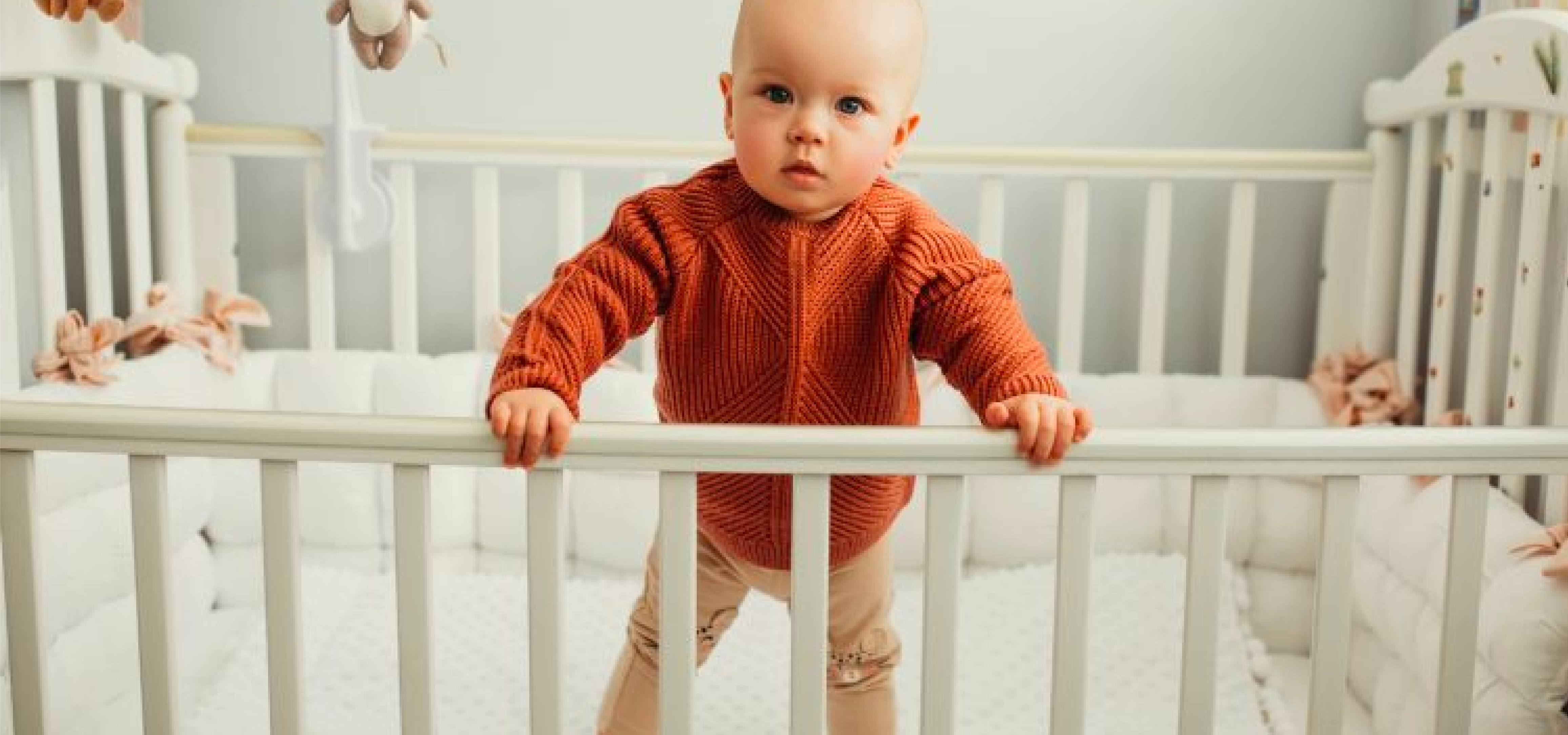 6 objetos que el bebé no debería tener en la cuna para que sea un