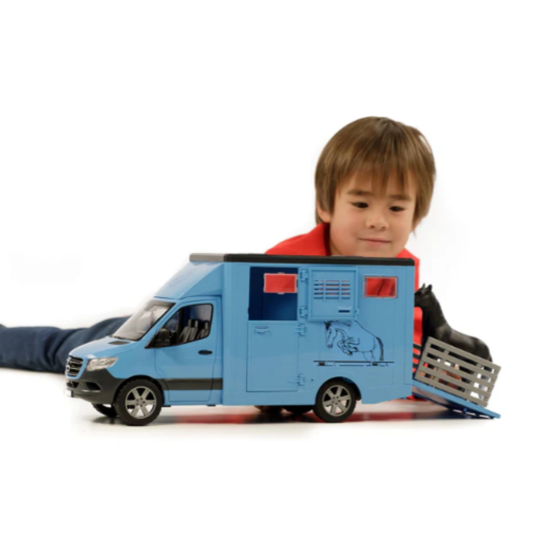 Transportadora de Animales con Caballo 02674 - Escala 1:16 | Bruder