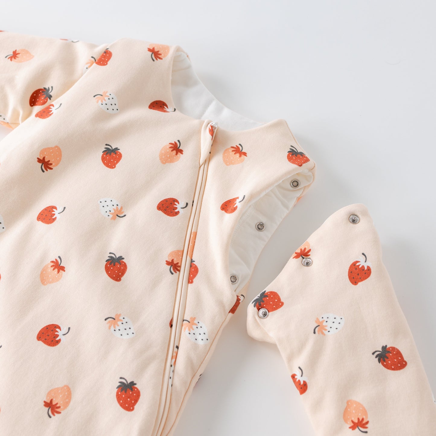 Saco de Dormir Forma Gota - Frutillas - TOG 3.5 | Mamás Mateas