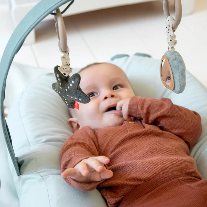 Set 2 Juguetes Colgantes de Actividades - Wally - Azul | Done by deer