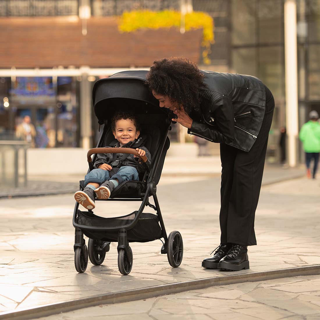 Coche de Paseo TRVL™ LX - Caviar | Nuna
