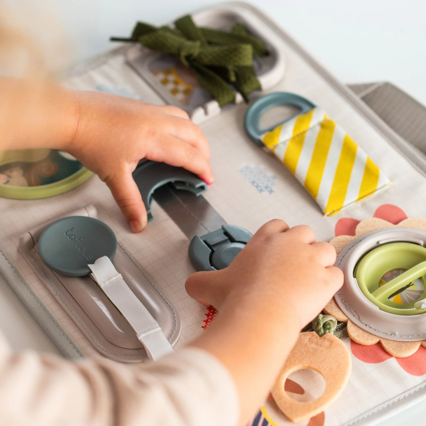 Tablero Encaja y Aprende | Taf Toys