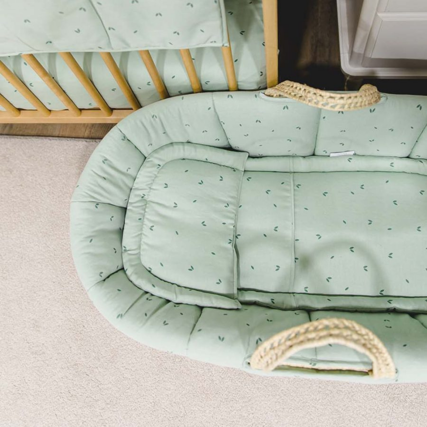 Moisés de Ratán y Algodón Orgánico - Green | Gloop!