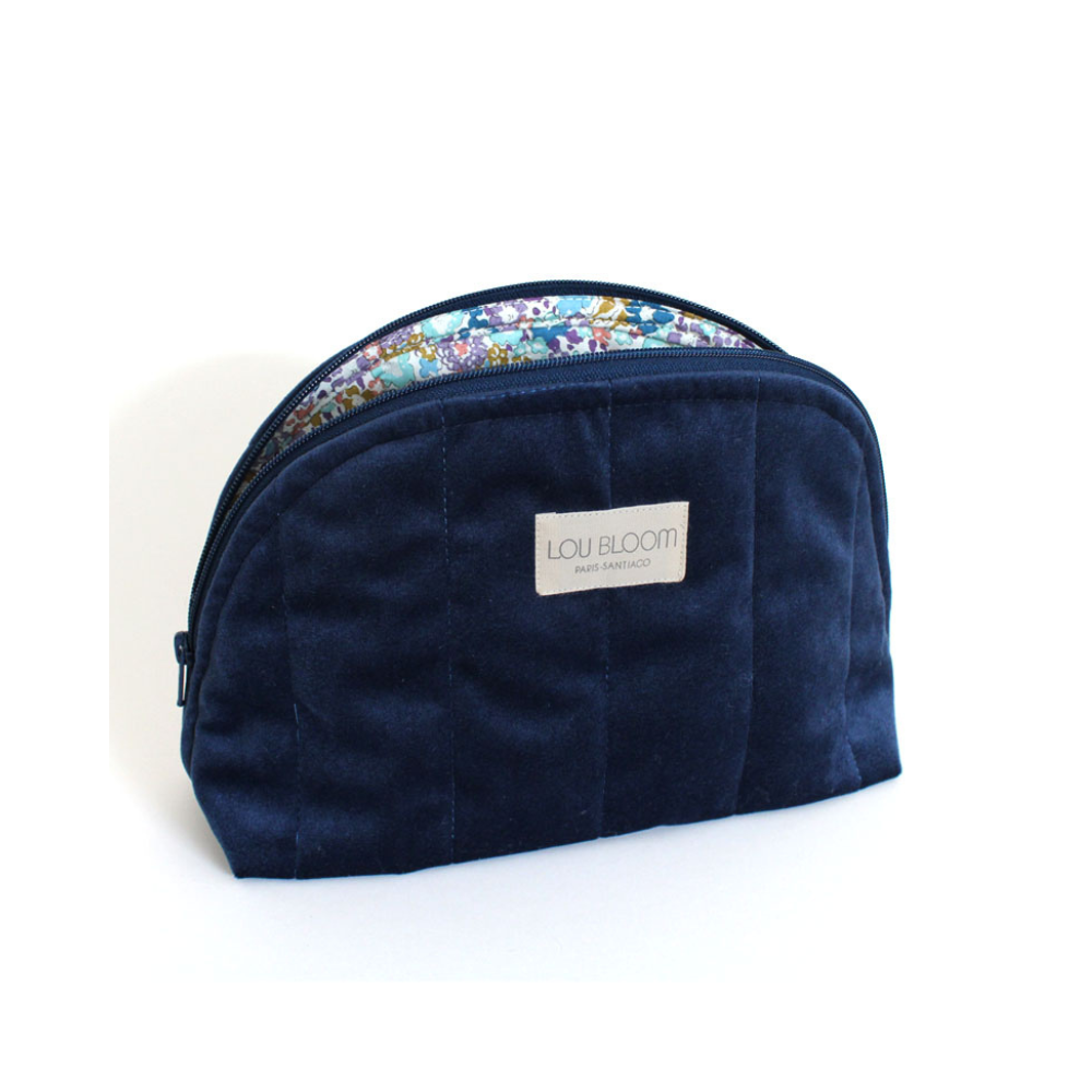 Quilted eco-velvet toiletry bag in navy blue