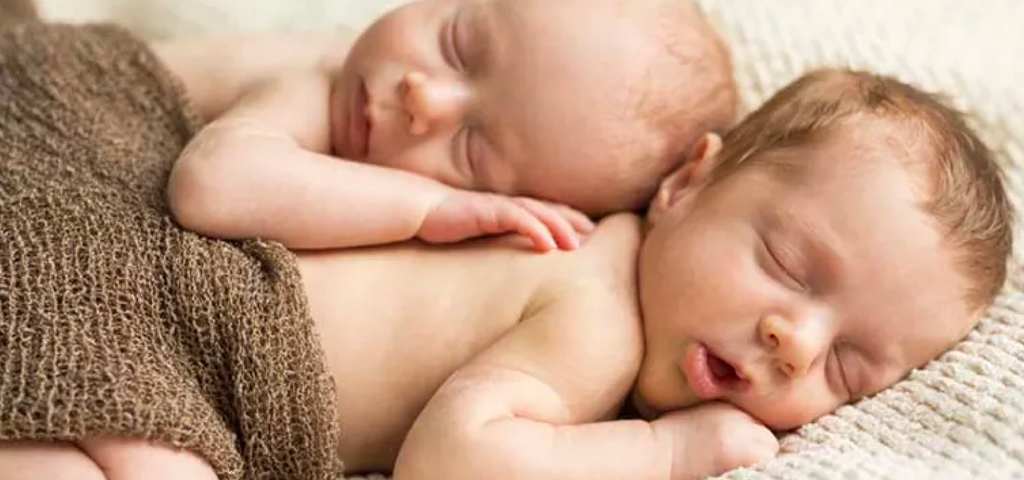 Sueño infantil y rutina de dormir con mellizos