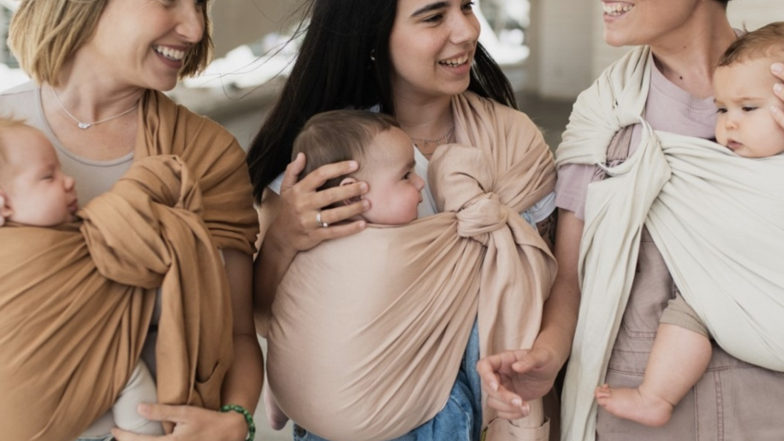 Mujeres usando fulares para bebé