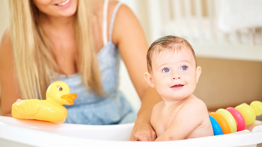 Juguetes para el baño del bebé seguros y que a tu hijo(a) le van a encantar