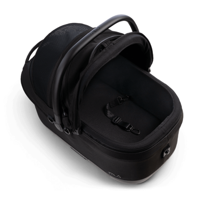 Silla de Auto para Mascotas Maeve™ iso - Tamaño 6x - Onyx | Tavo Pets