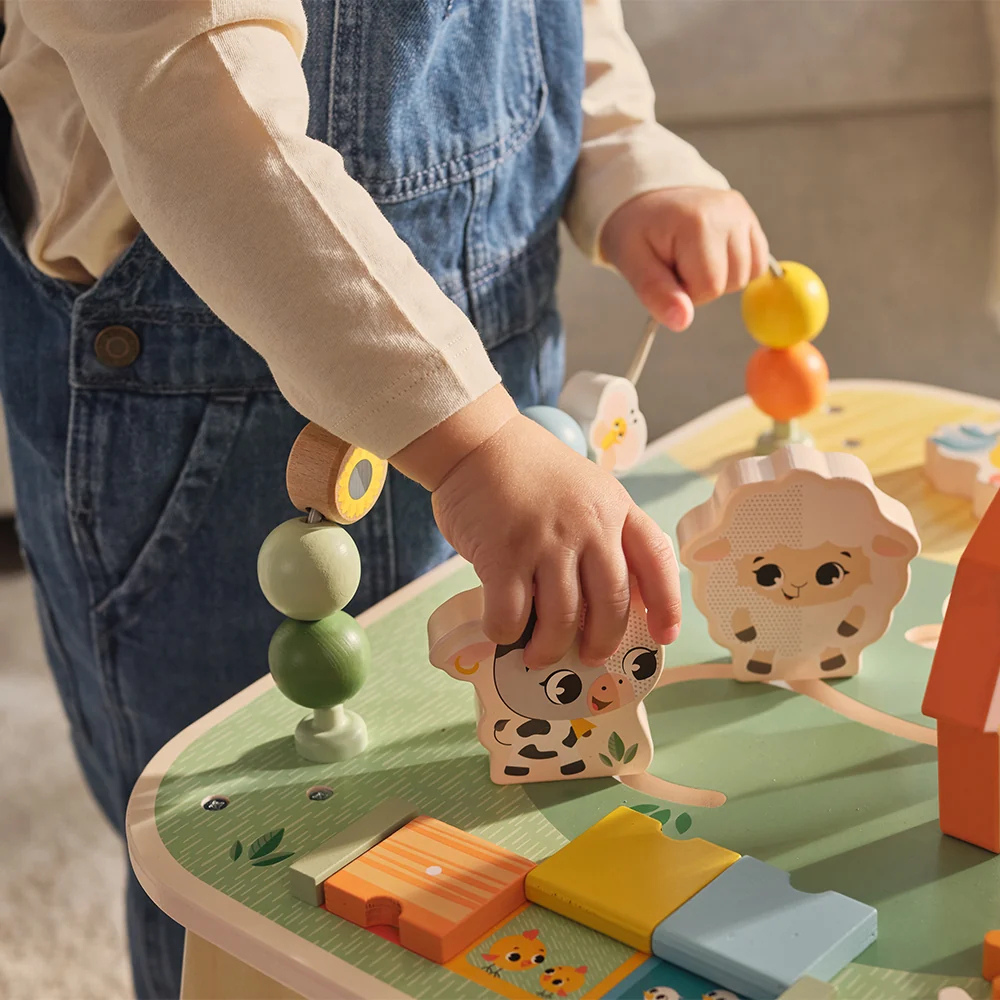 Mesa de Actividades de Madera - Farmers Fun Day | Tiny Love