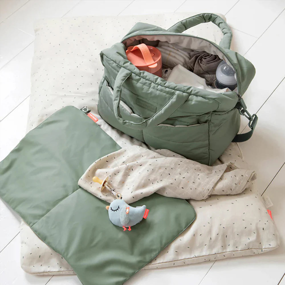 Bolso Maternal Acolchado con Mudador Portátil - Verde | Done by deer