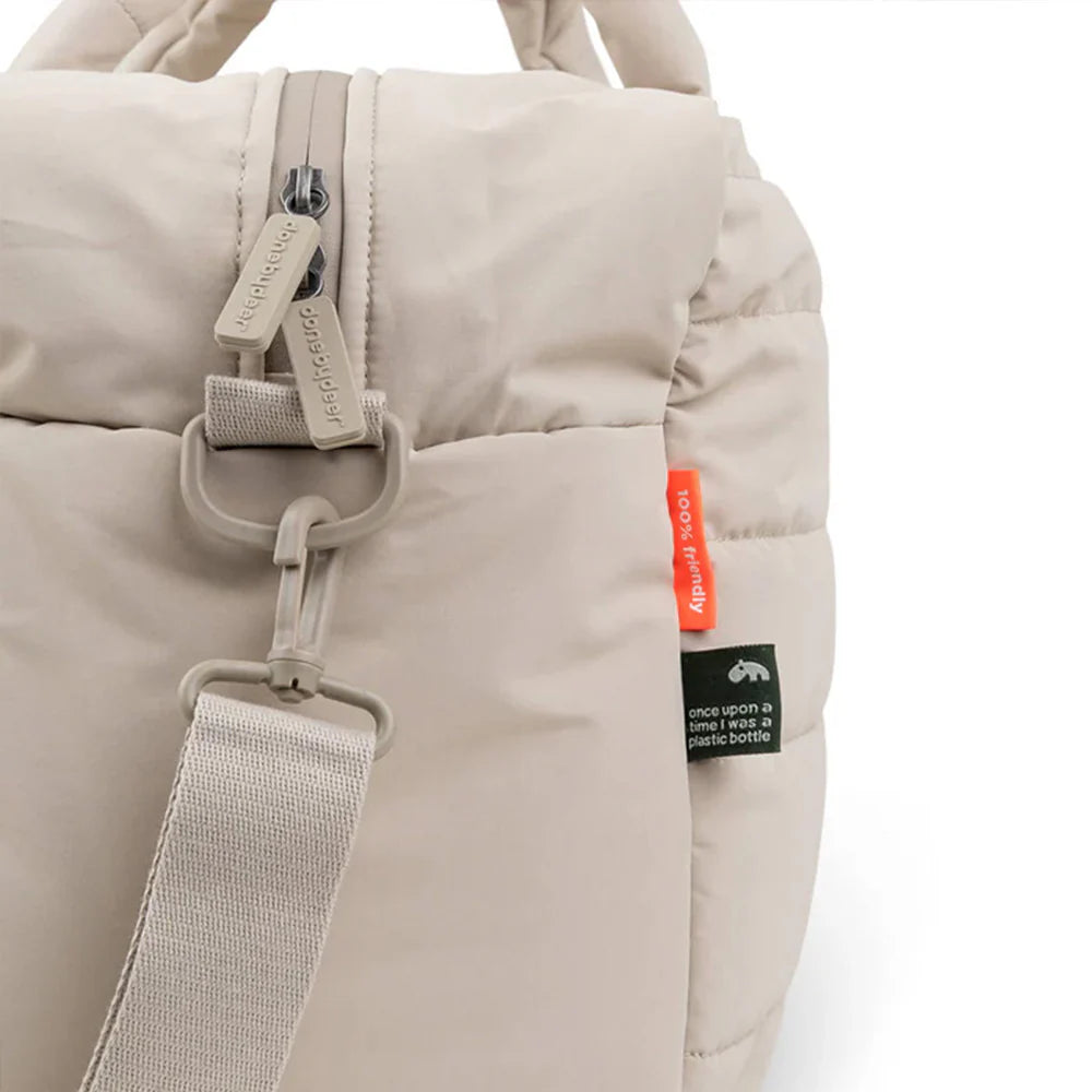 Bolso Maternal Acolchado con Mudador Portátil - Arena | Done by deer