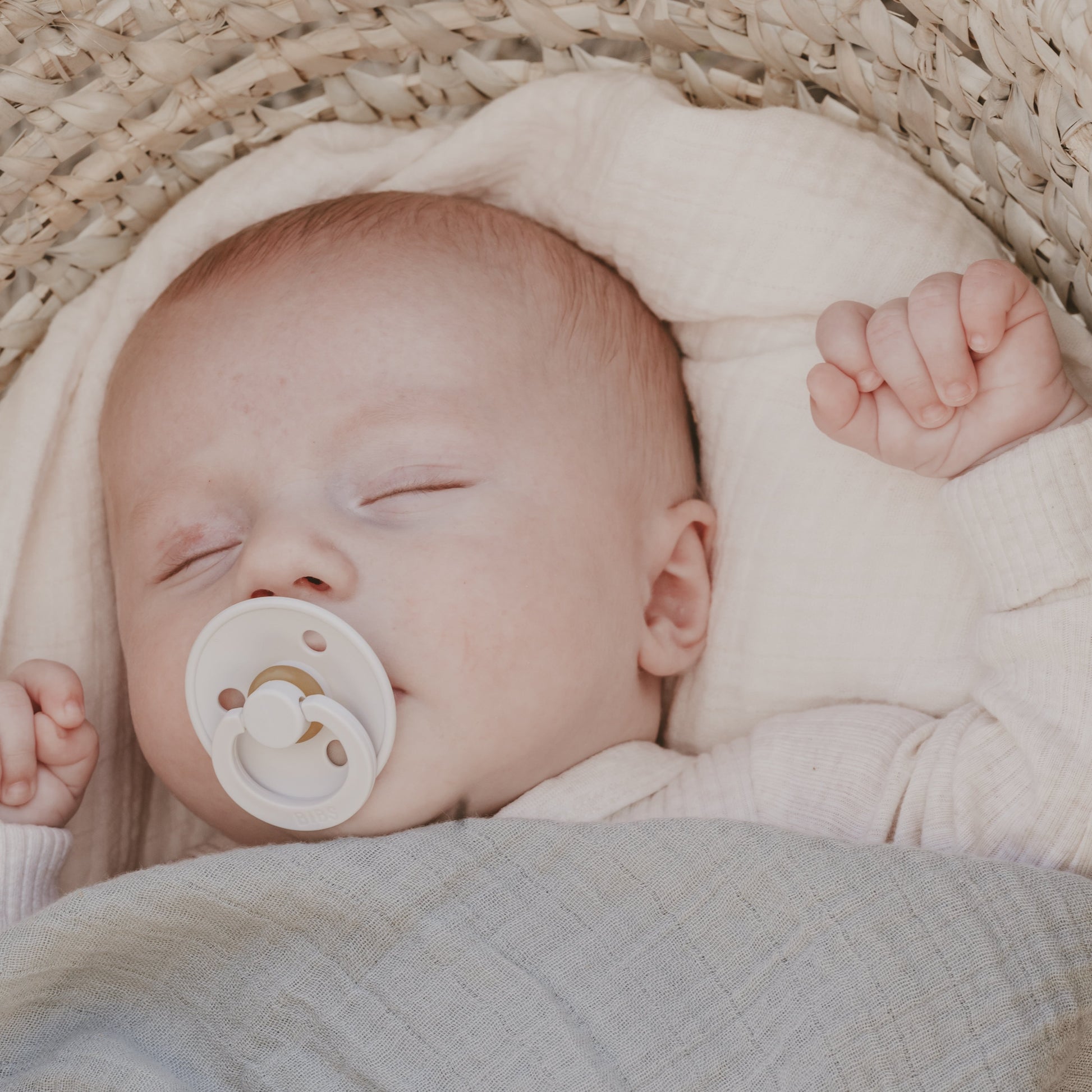 chupete bebe bibs color ivory foto 2