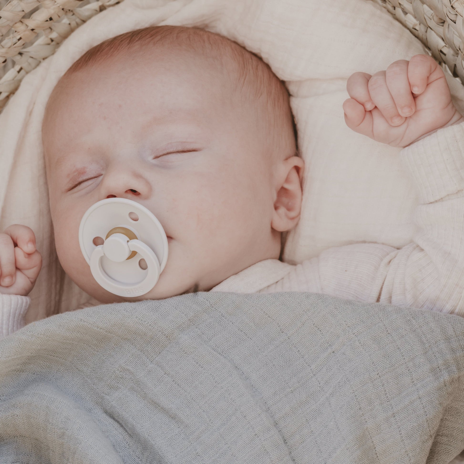 chupete bebe bibs color ivory foto 2