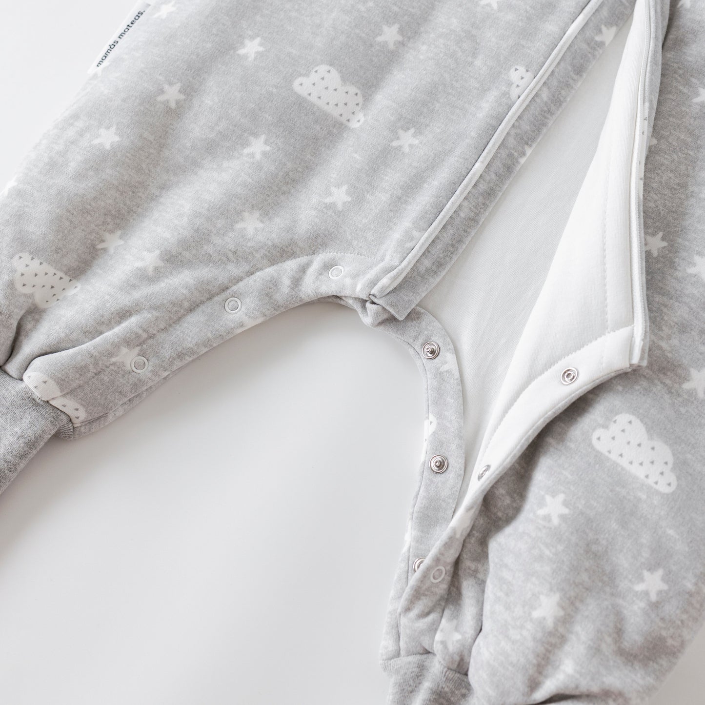 Saco de Dormir con Pies - Nubes - TOG 2.5 | Mamás Mateas