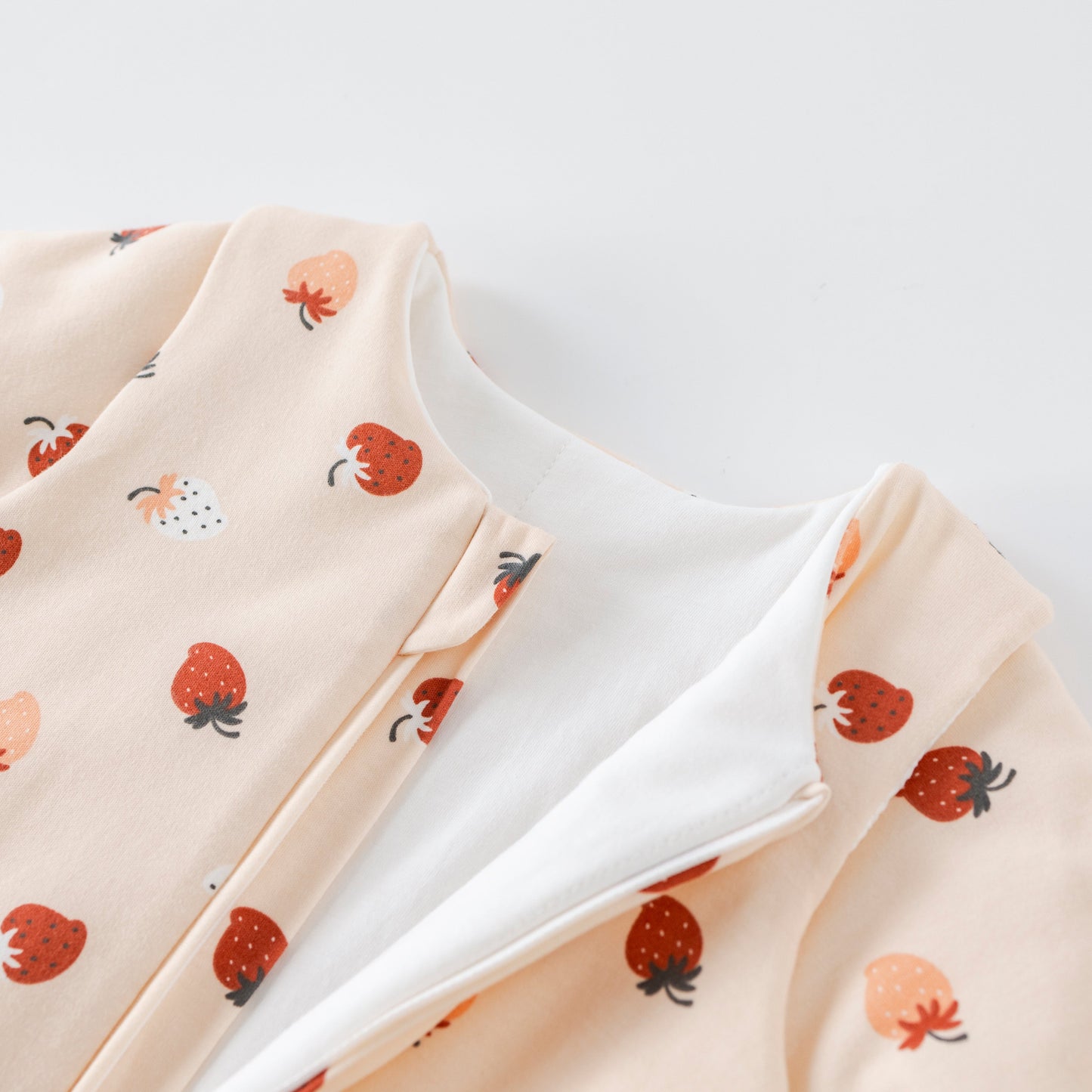 Saco de Dormir con Pies - Frutillas - TOG 2.5 | Mamás Mateas