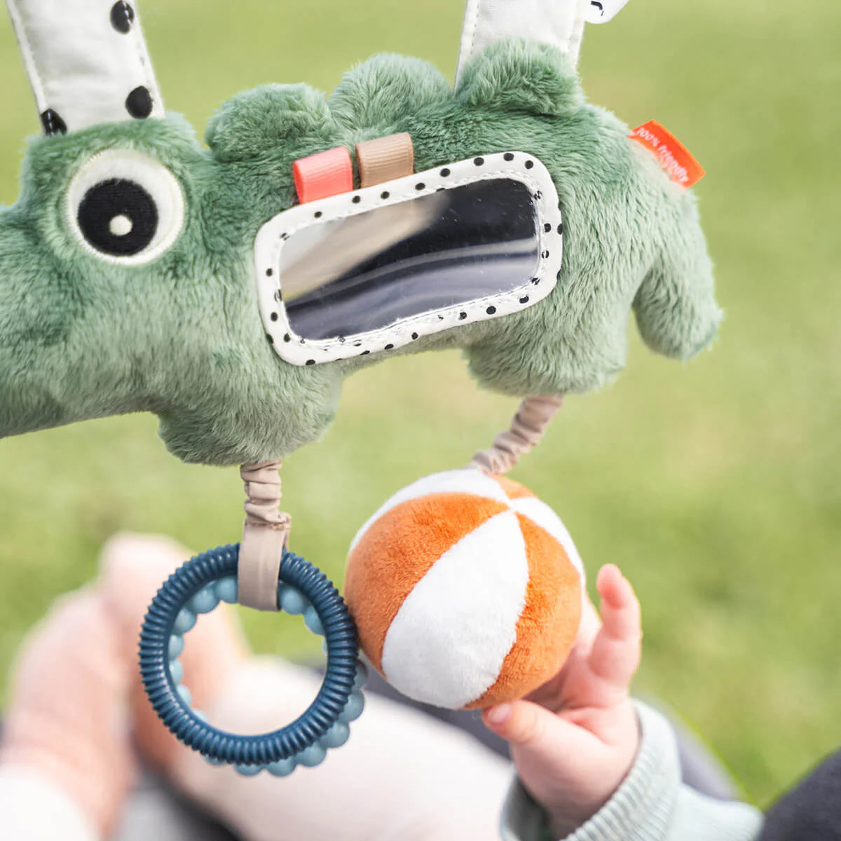 Juguete de Actividades Colgante - Cocodrilo Verde | Done by deer