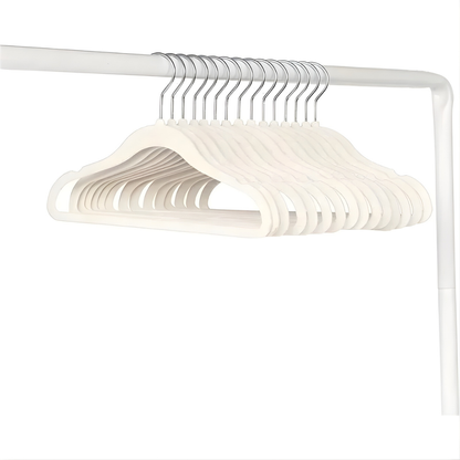 Set de Separadores + Set de 15 Colgadores de Terciopelo Antideslizantes para Ropa de Bebés y Niños - Crema | 3 Sprouts (Copia)