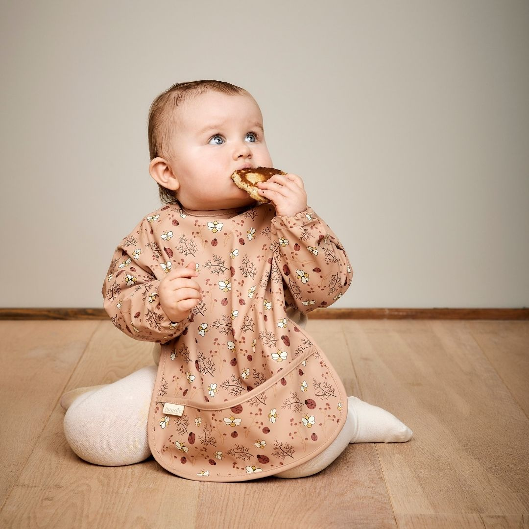 Babero Impermeable Luna - Arena - Abeja Flor | Nuuroo