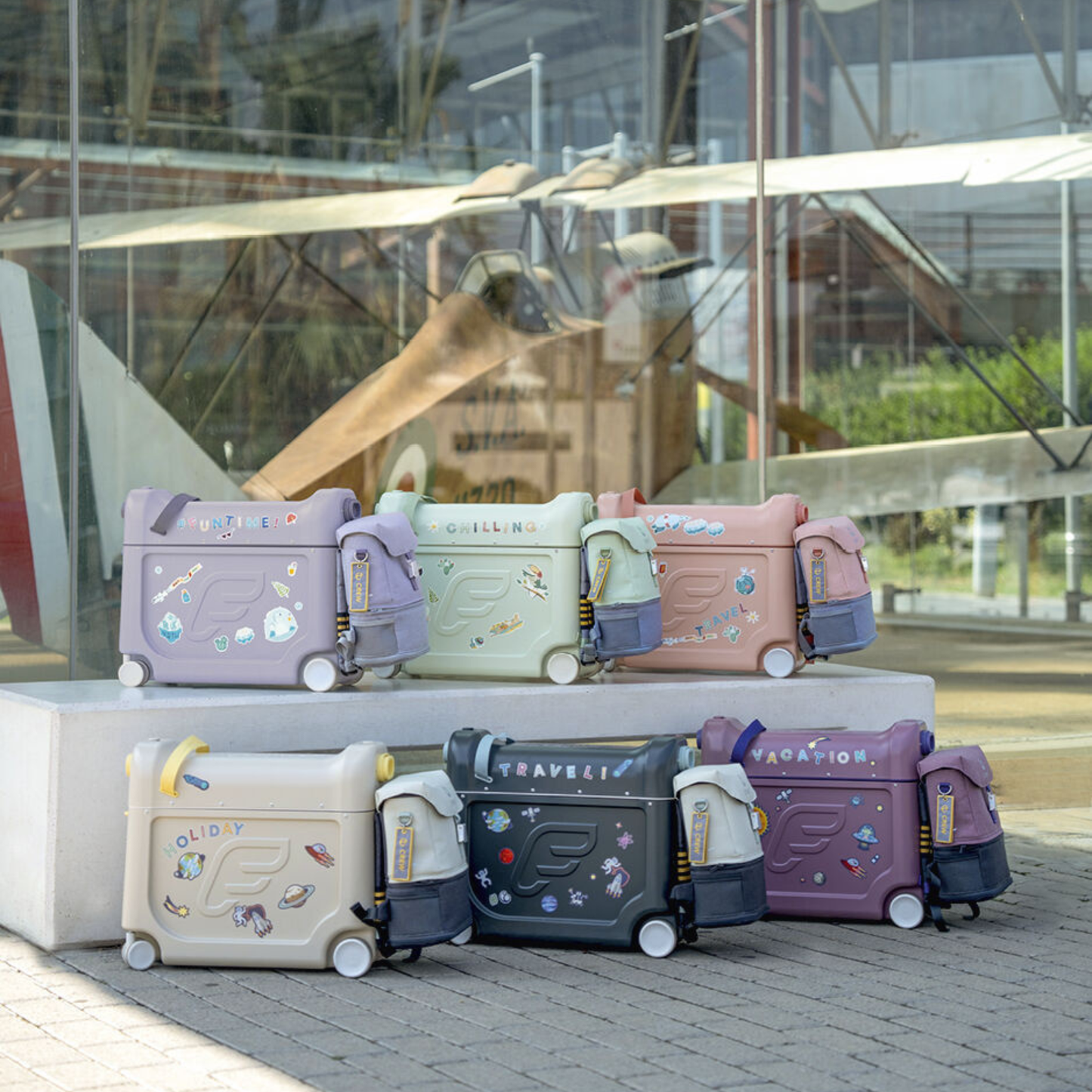 Maleta Infantil y Cama de Viaje JetKids™ BedBox™ - Blanco Lunar | Stokke