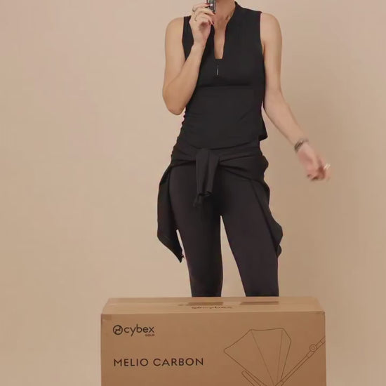 Say hello to your new Melio Carbon 🖤✨

El coche que redefine los paseos en ciudad ya llegó a Mamás Mateas, y sí… es tan liviano como se ve 🪶

Con solo 5,9 kg y chasis de fibra de carbono, el Cybex Melio Carbon está pensado para acompañarte todos los días: subirlo al auto, guardarlo en espacios pequeños o moverte por la ciudad con total facilidad.

• Ultraliviano y compacto
• Reclinable desde recién nacido
• Asiento reversible
• Plegado práctico con una mano
• Paseos suaves y cómodos en todo momento

Descú