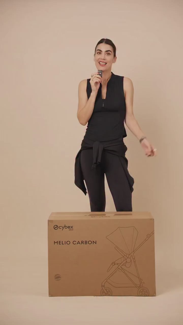 Say hello to your new Melio Carbon 🖤✨

El coche que redefine los paseos en ciudad ya llegó a Mamás Mateas, y sí… es tan liviano como se ve 🪶

Con solo 5,9 kg y chasis de fibra de carbono, el Cybex Melio Carbon está pensado para acompañarte todos los días: subirlo al auto, guardarlo en espacios pequeños o moverte por la ciudad con total facilidad.

• Ultraliviano y compacto
• Reclinable desde recién nacido
• Asiento reversible
• Plegado práctico con una mano
• Paseos suaves y cómodos en todo momento

Descú